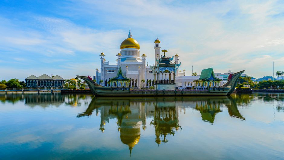 Omar Ali Saifuddien Mosque: An iconic architectural masterpiece in the heart of the capital. Brunei Darussalam