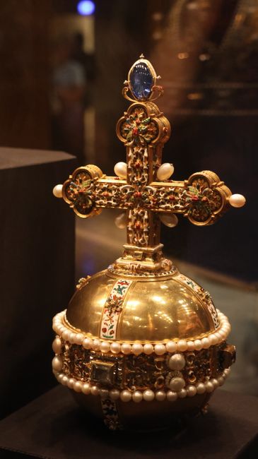 Royal Regalia Museum: Houses the Sultan's coronation artifacts and royal gifts. Brunei Darussalam